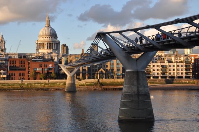 Millennium Bridge über die Themse